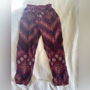 American Eagle Outfitters Burgundy Geometric Print Flowy Pocket Jogger pants M